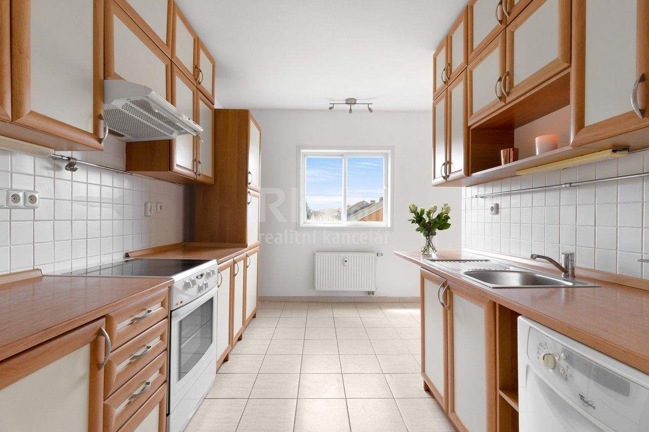 Prodej byt 3+1 - Pod Hájem, Králův Dvůr, 60 m²