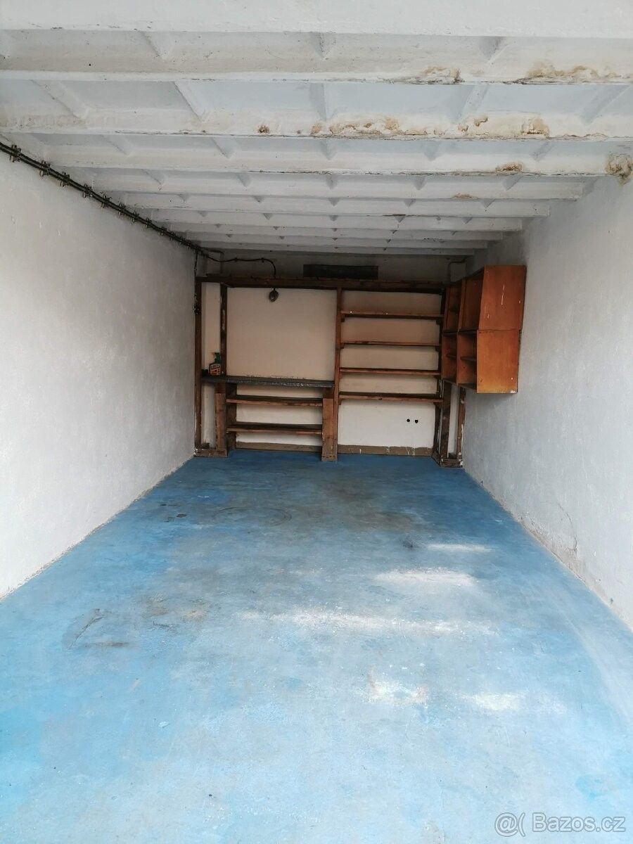 Garáže, České Budějovice, 370 04 - 1