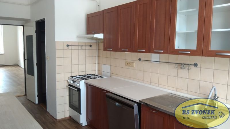 3+1, nám. Dr. E. Beneše, Holešov, 75 m²