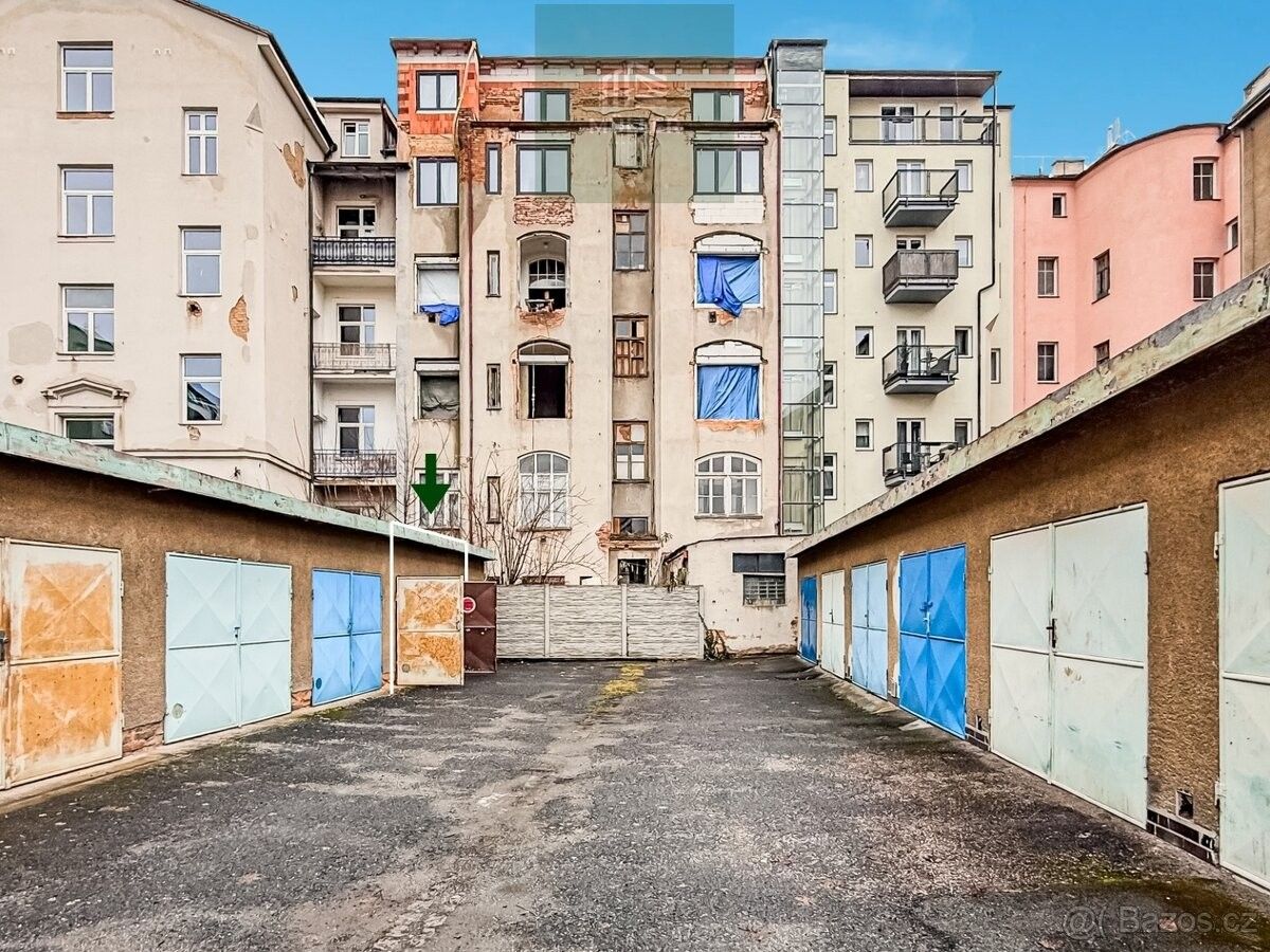 Garáže, Plzeň, 301 00