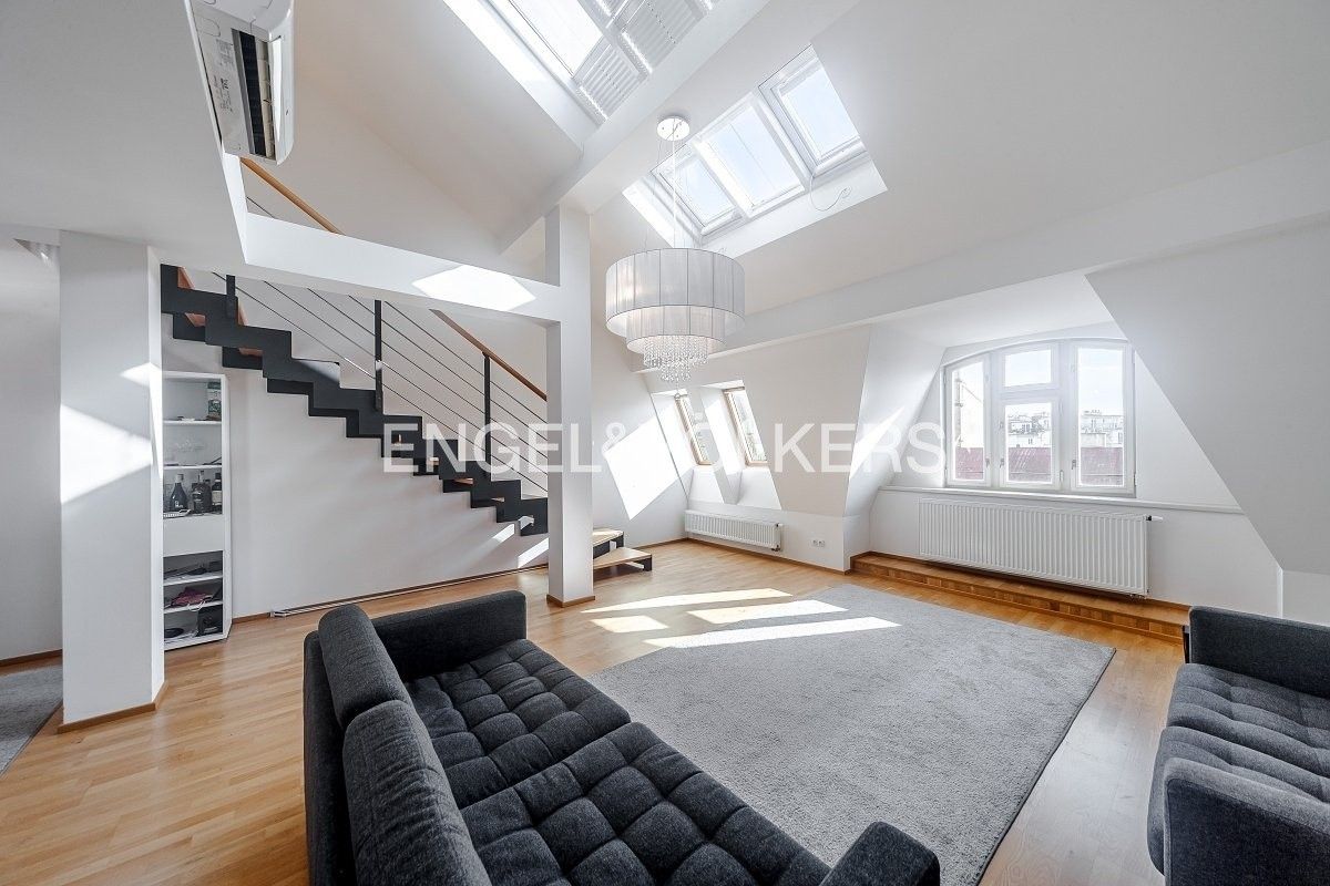 4+kk, Korunovační, Praha, 156 m²