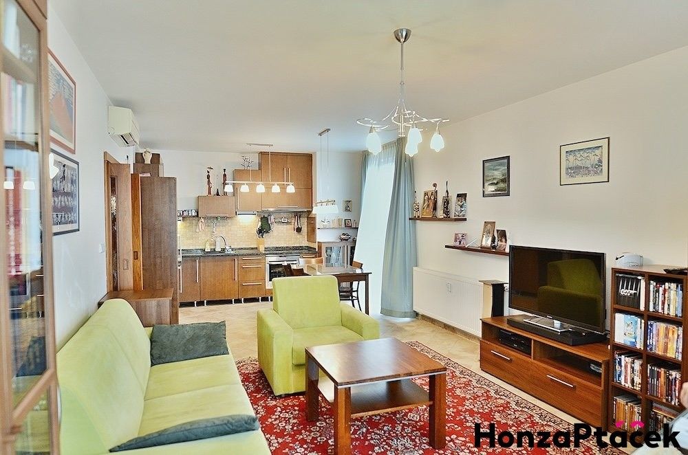 3+kk, Zubrnická 845, Praha, 81 m²