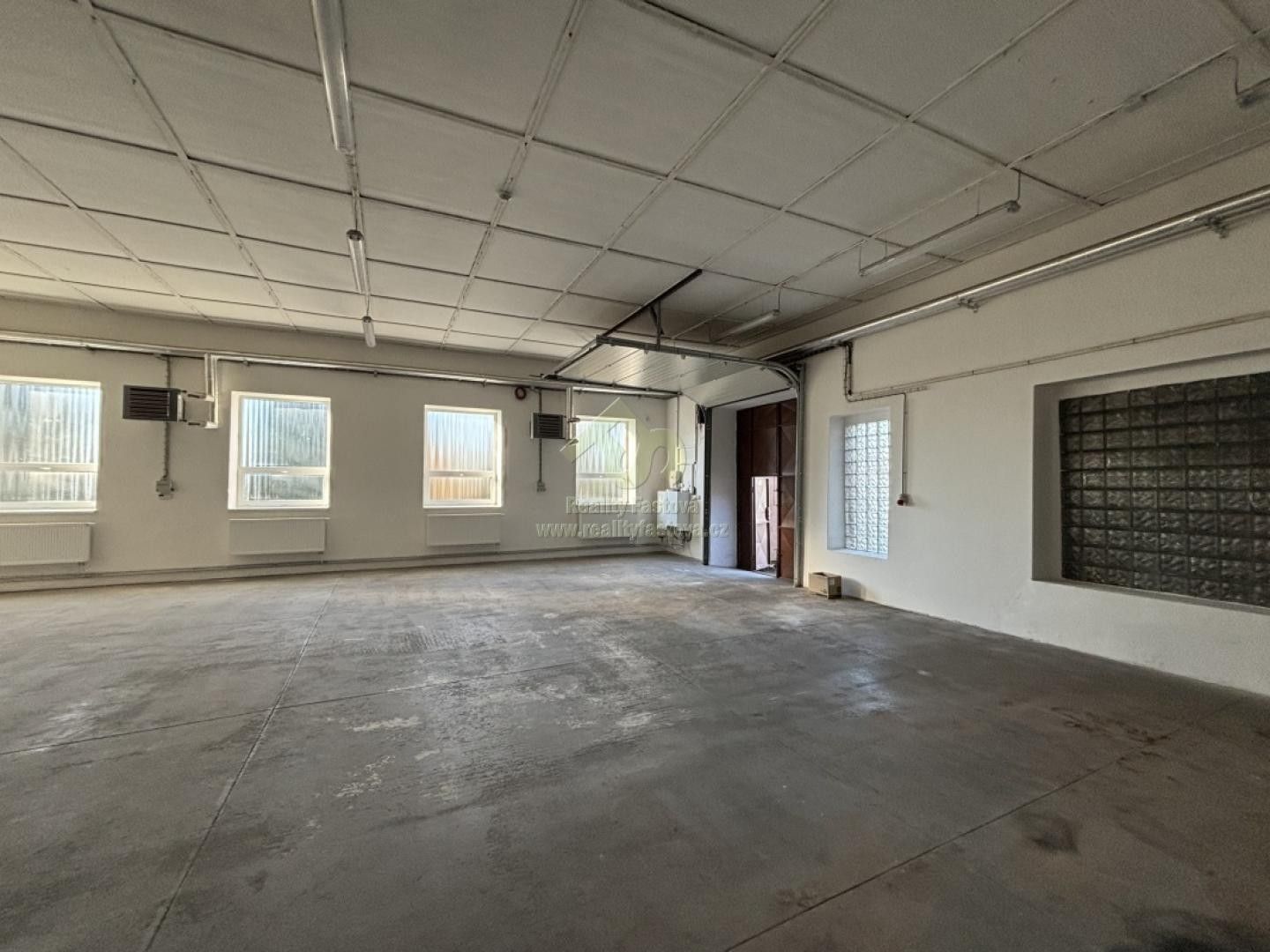 Sklady, Břasy, 163 m²