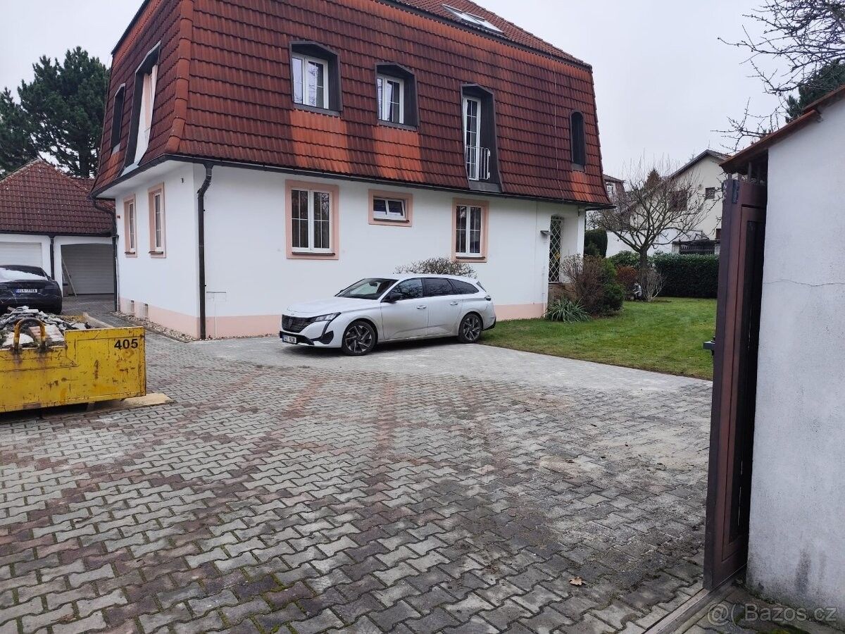 Pronájem byt - Průhonice, 252 43