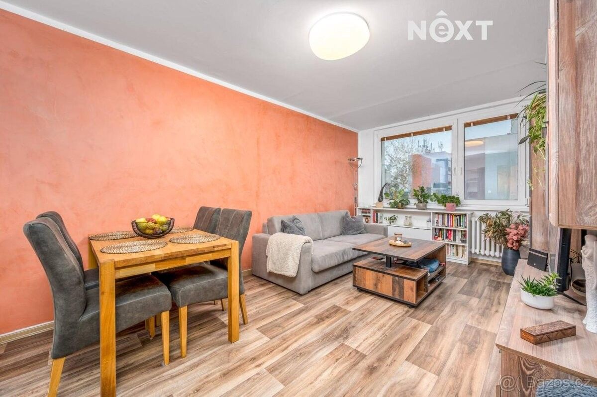 Pronájem byt - Praha, 193 00