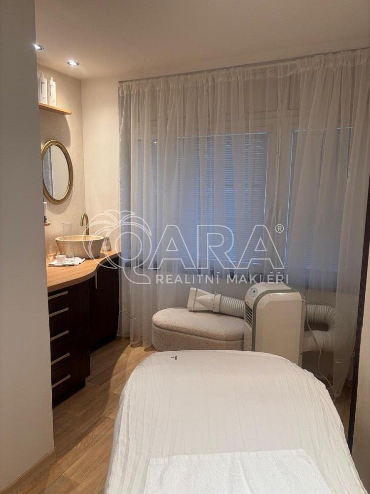 Obchodní prostory · 22 m² · Praha - Prosek, okres Praha 9, Hlavní město Praha - 3