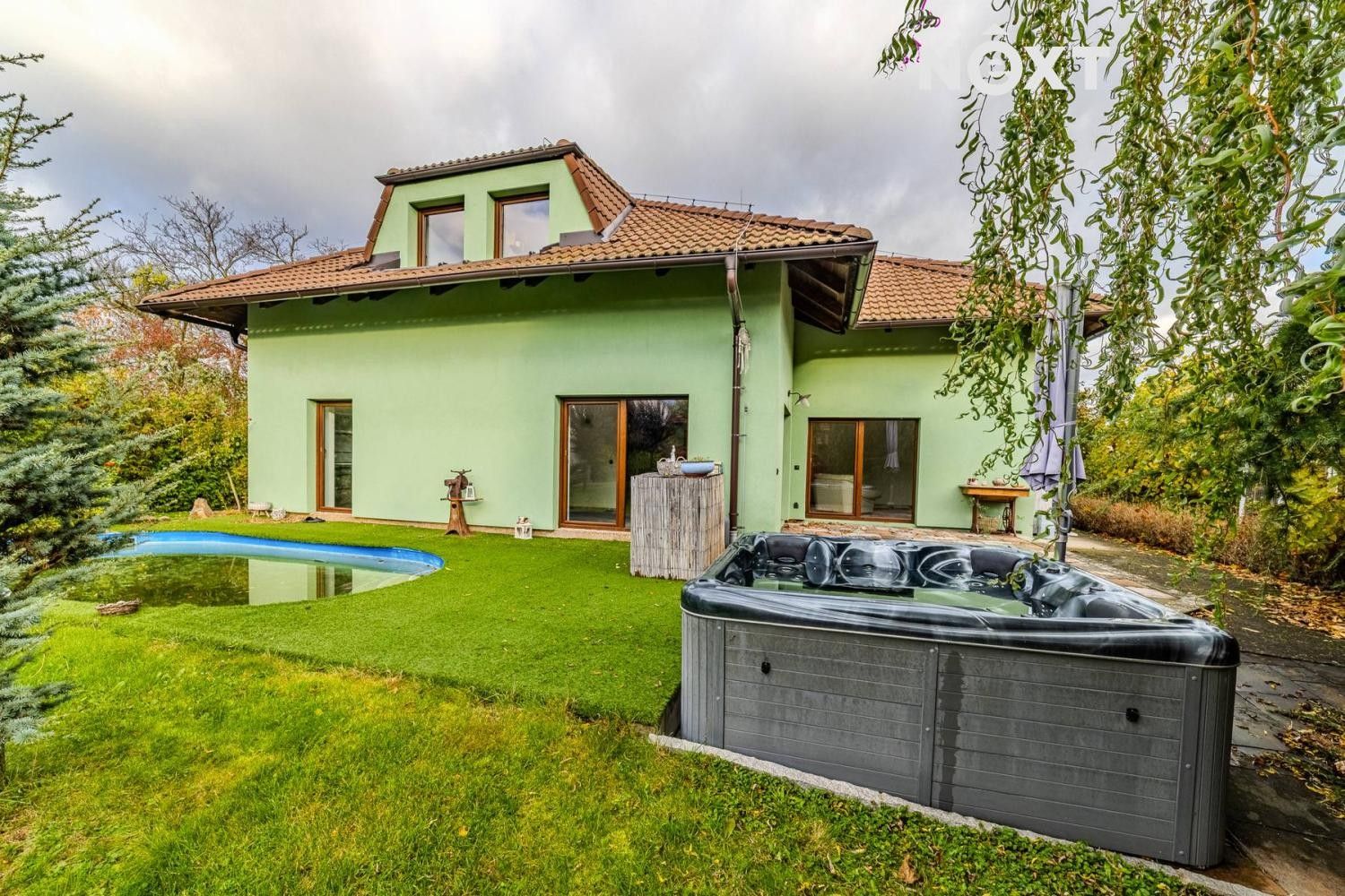 Rodinné domy, Husova, Neveklov, 240 m²