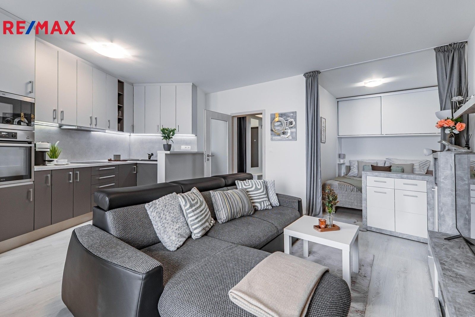 1+kk, Miroslava Hajna 895, Praha, 50 m²