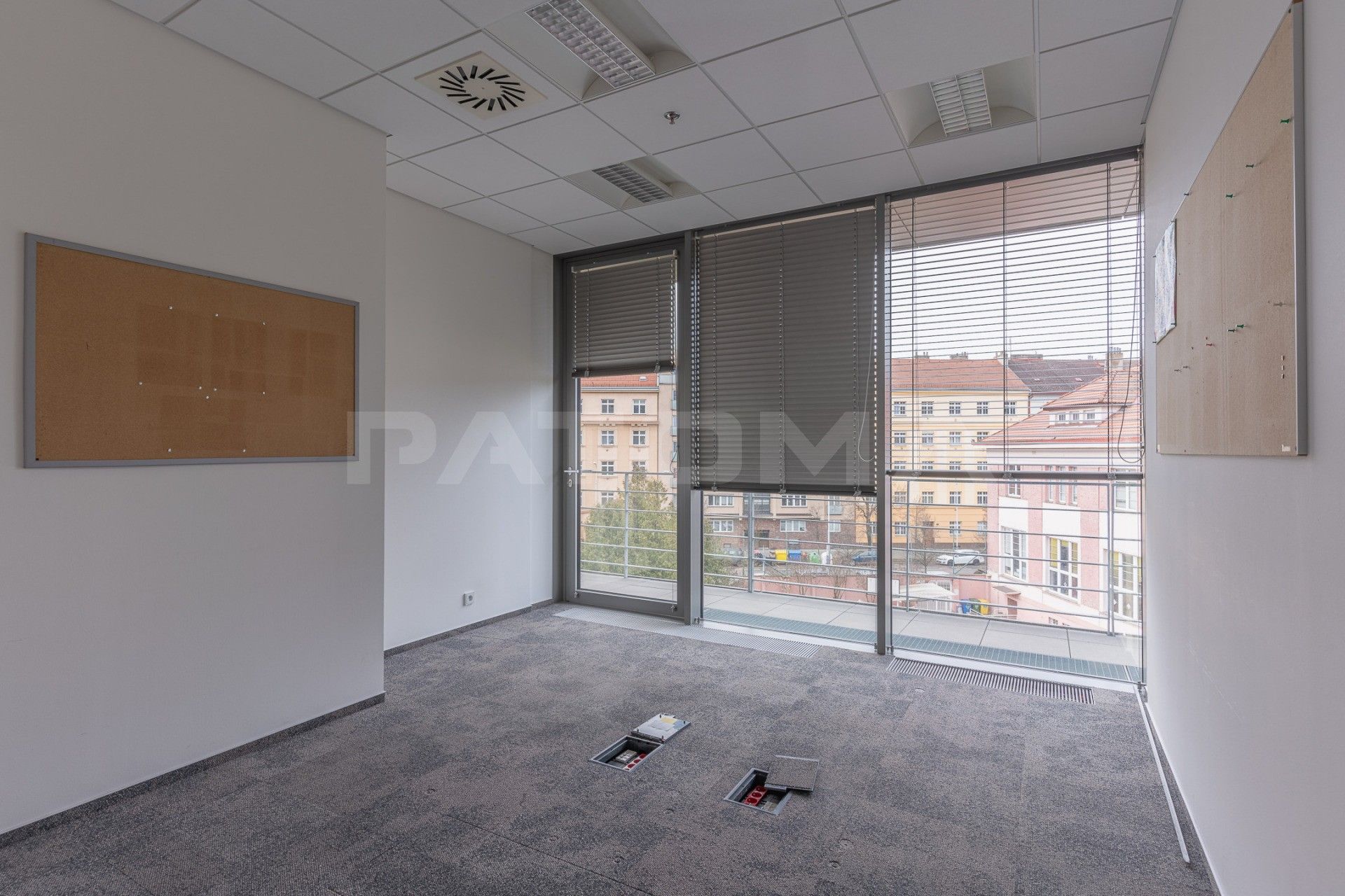 Pronájem kancelář - Jankovcova, Praha, 603 m²