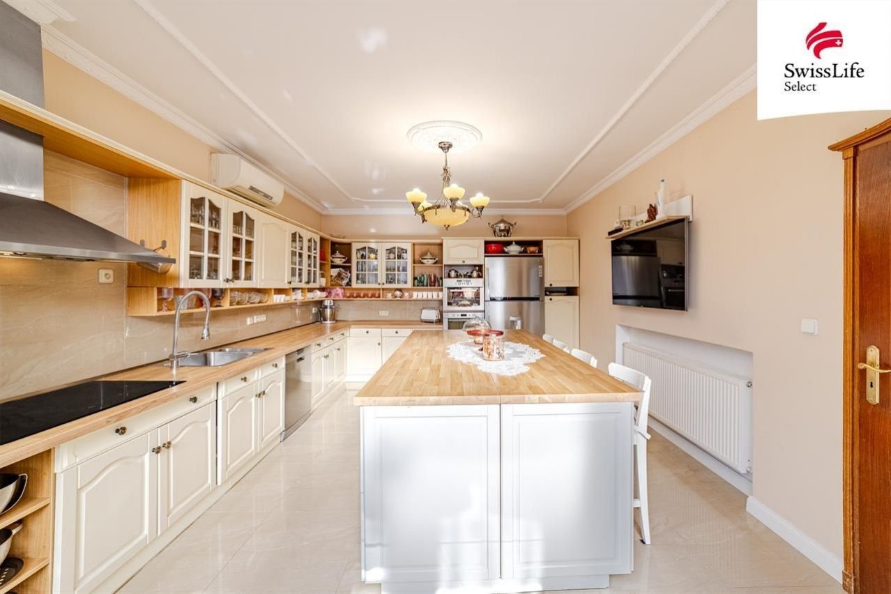 Prodej rodinný dům - Dlouhá, Pardubice, 410 m²