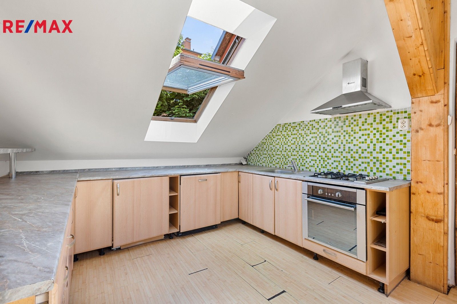 Rodinné domy, Odboje, Sokolov, 198 m²