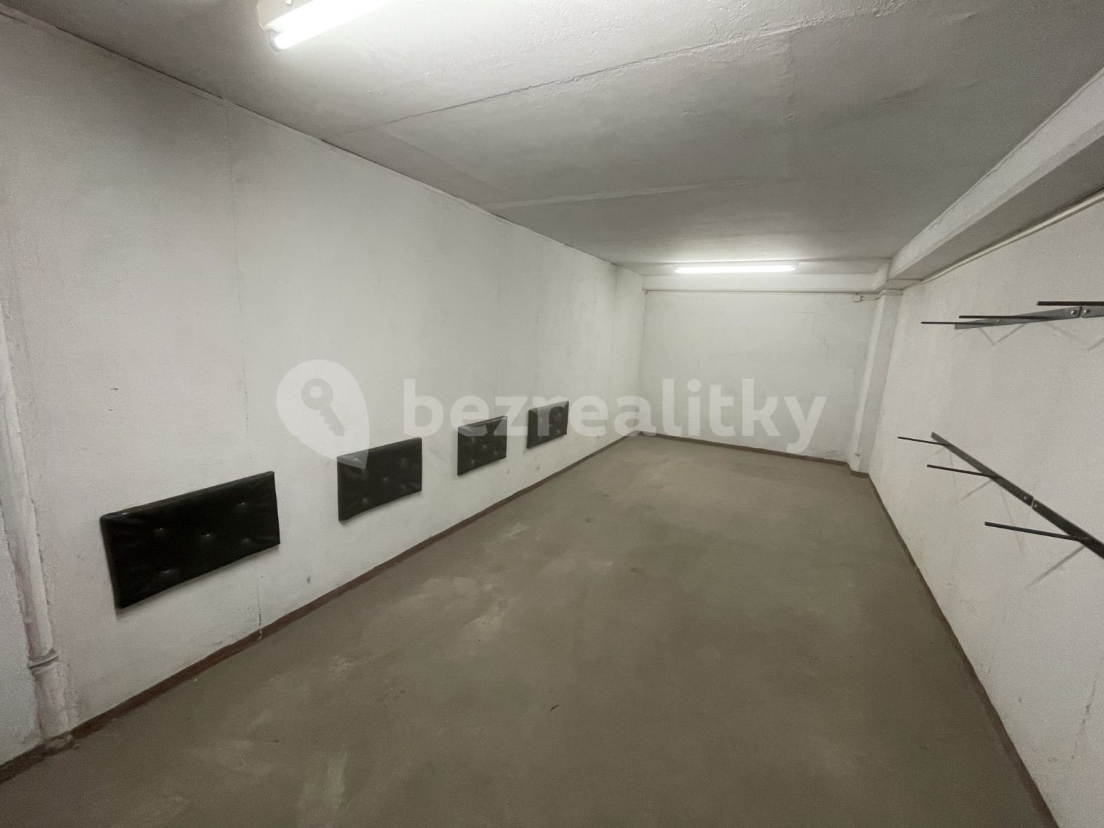 Garáže, Nušlova, Praha - Stodůlky, 19 m² - 2