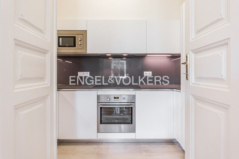 Pronájem byt 3+1 - Bolzanova, Praha, 93 m²