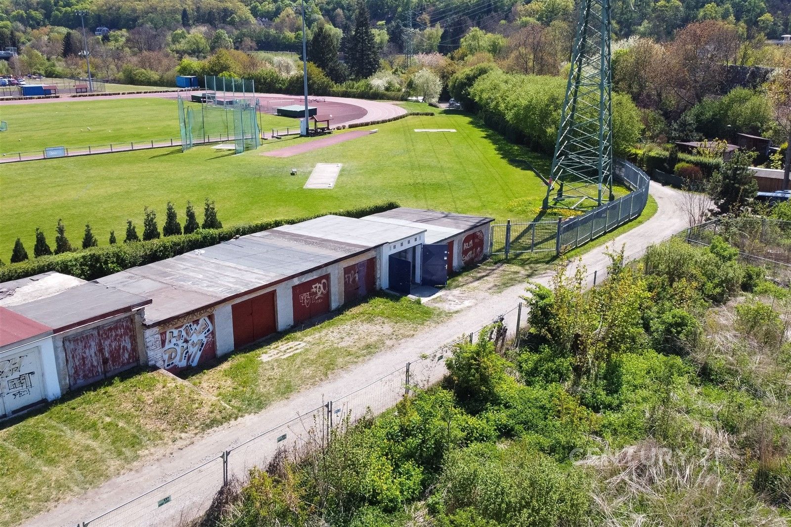 Garáž · 21 m² · U kolejí, Praha - 3