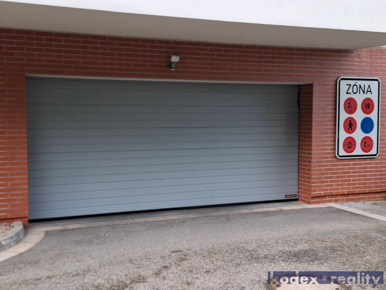 Pronájem garáž - Rybova, Hradec Králové, 18 m²