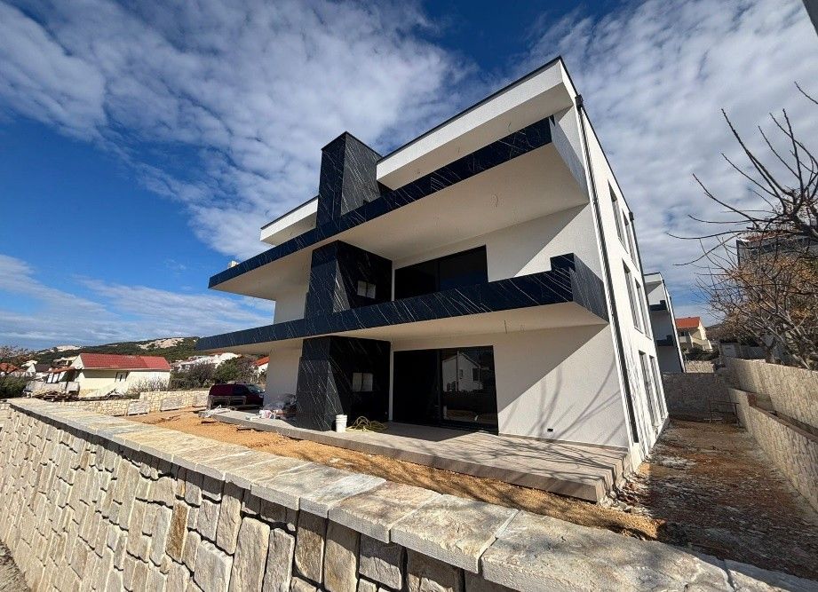 Byty, 987 66, Zahraničí