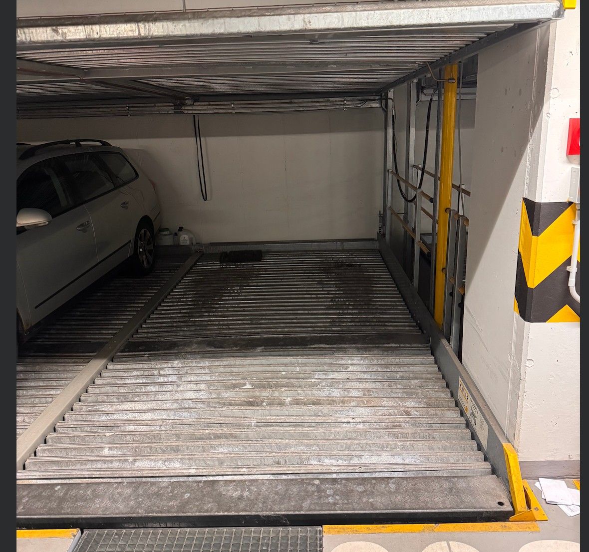 Garáže, Praha, 198 00