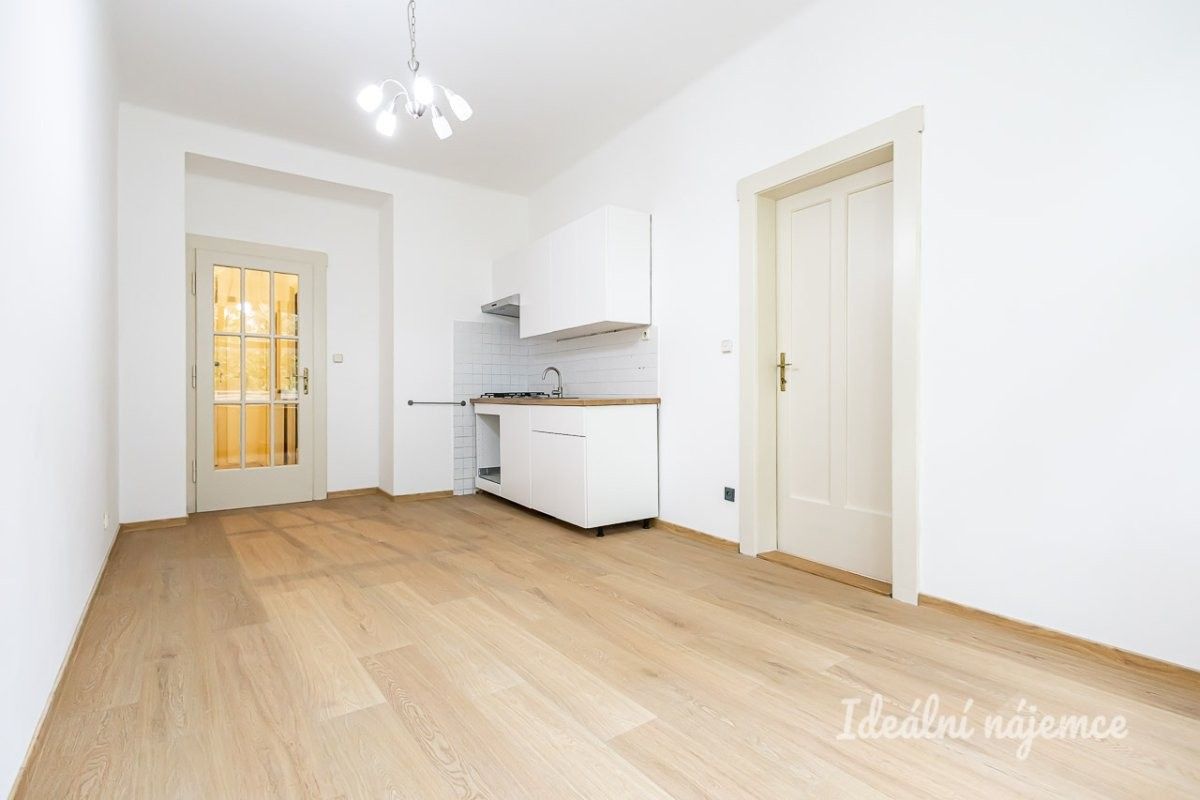 2+kk, Prouzova, Praha, 52 m²
