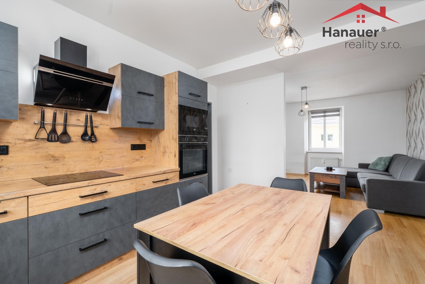 Činžovní domy, Školní náměstí  , Hostomice, 488 m² - 2