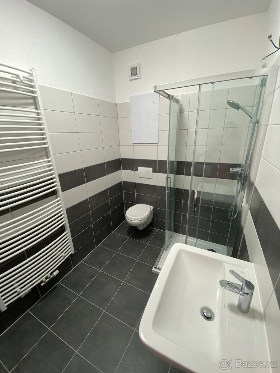 Pronájem byt - Hrochův Týnec, 538 62