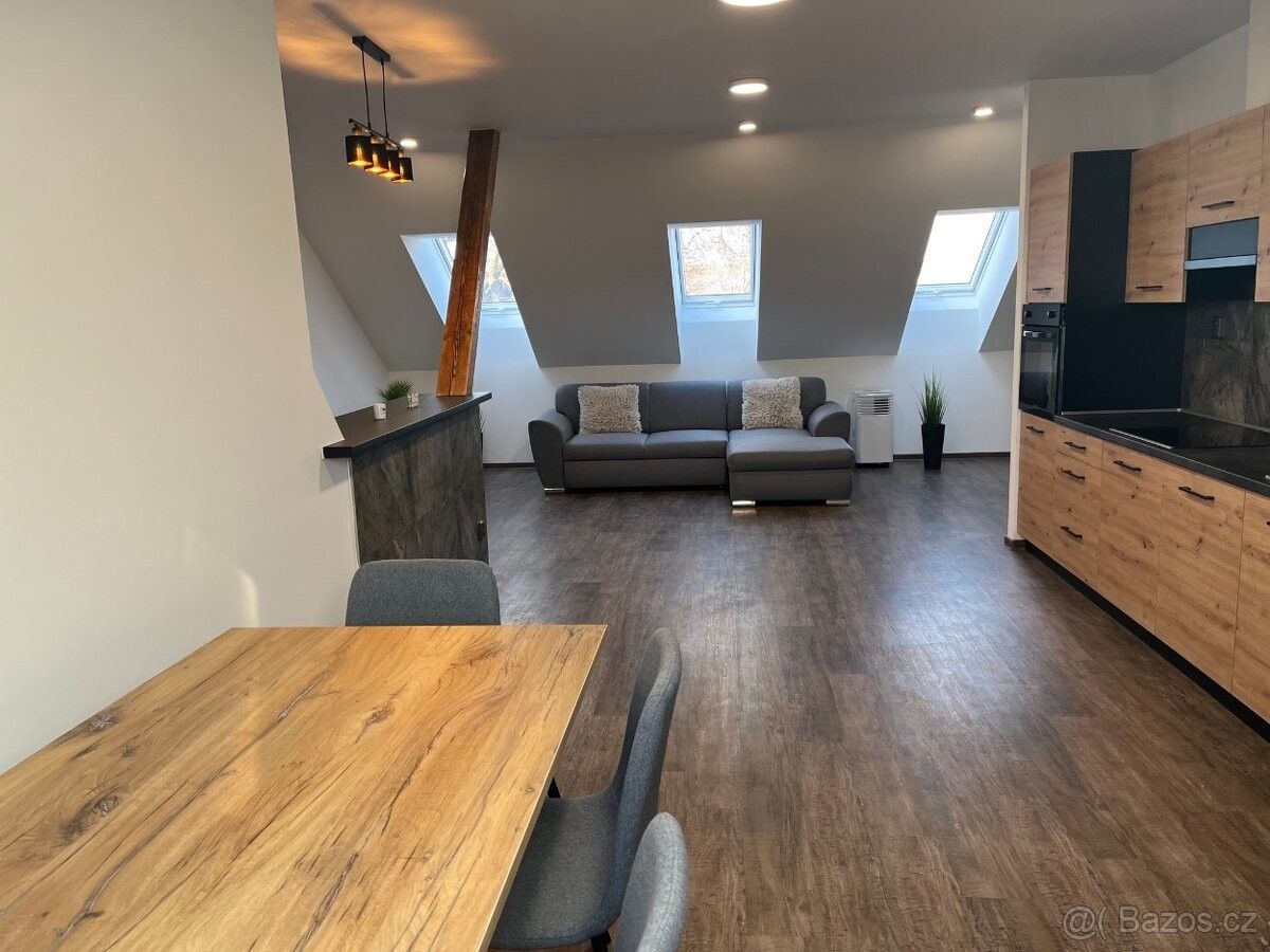 Pronájem byt - Moravské Budějovice, 676 02