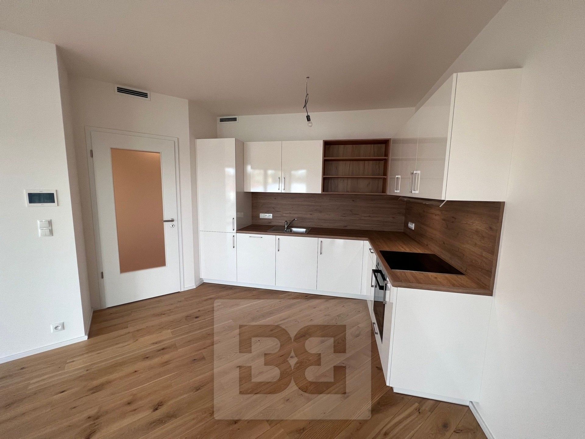 Prodej byt 2+kk - Ramonova 3466, Praha, 66 m²