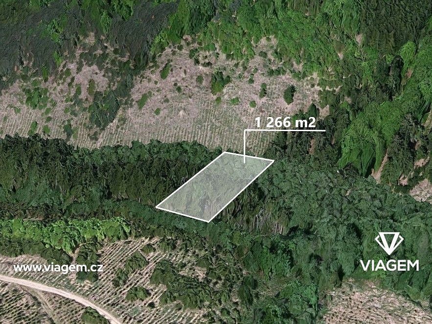 Les, 844 m²