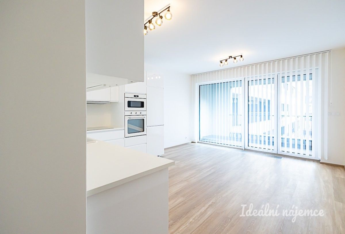 Pronájem byt 2+kk - Poděbradská, Praha, 53 m²