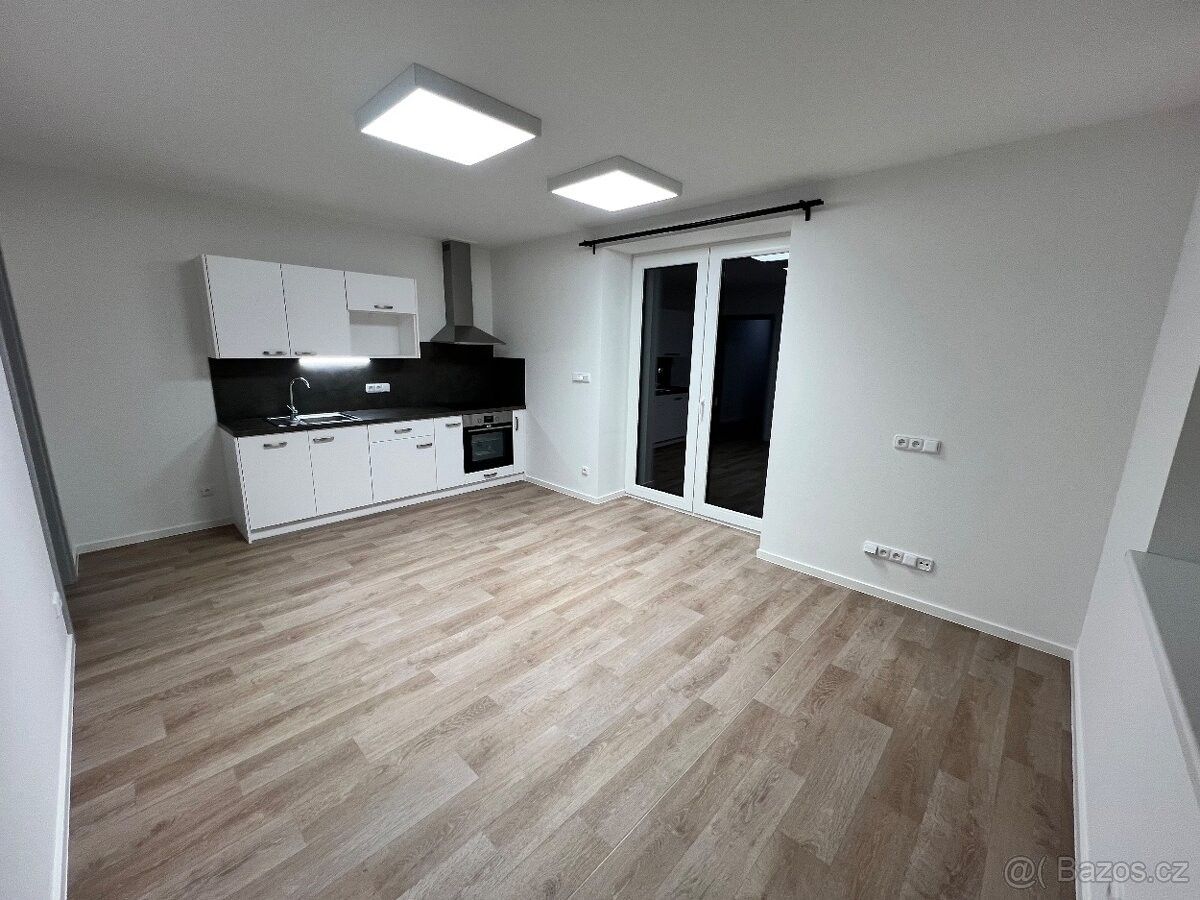 Pronájem byt - Červený Kostelec, 549 41