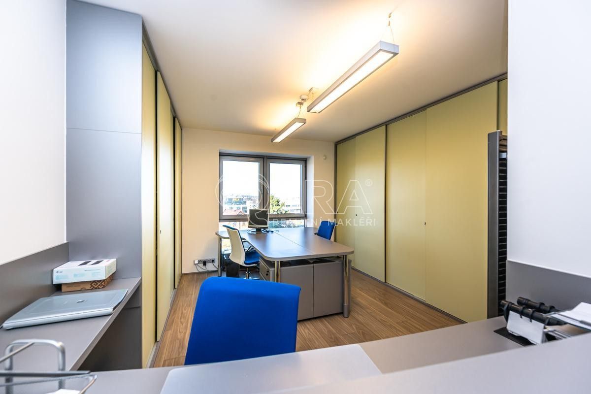 Kanceláře, V zářezu, Praha, 63 m²