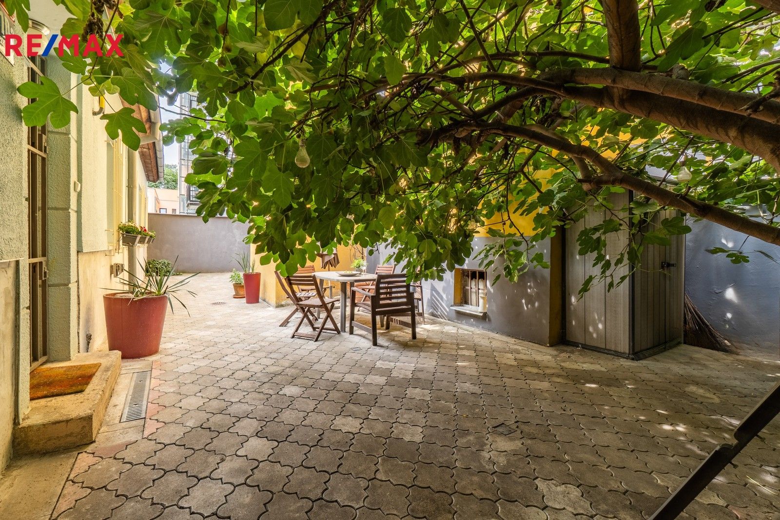 Prodej obchodní prostory - Pernerova, Praha, 128 m²