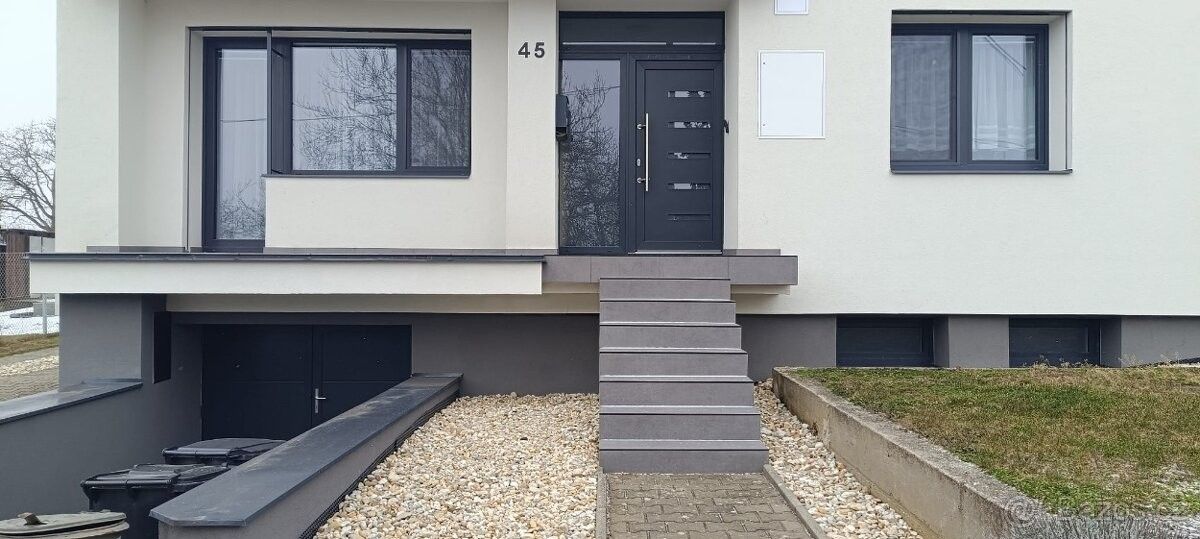 Byty, Topolná, 687 11