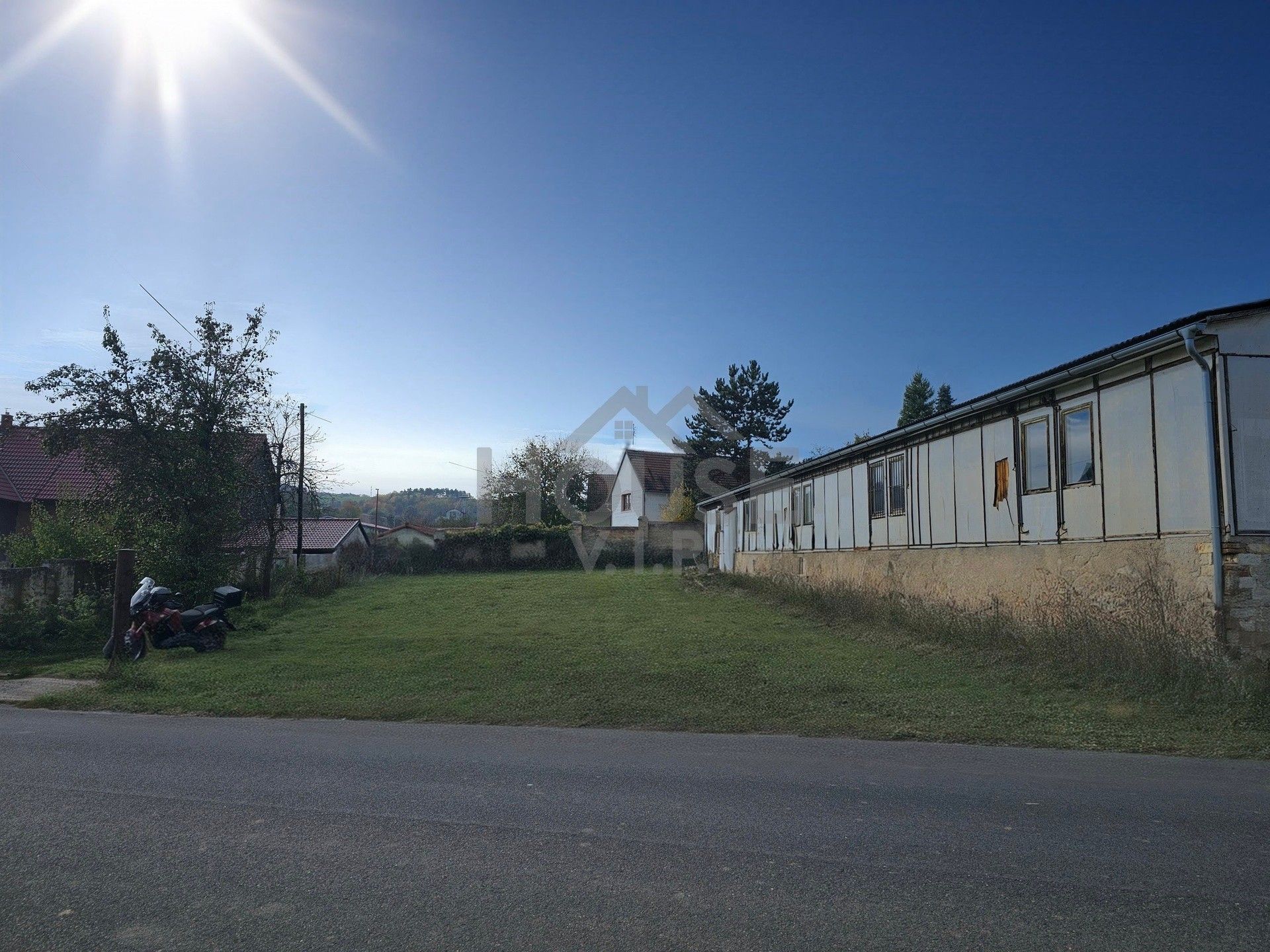 Prodej komerční pozemek - Vinařice