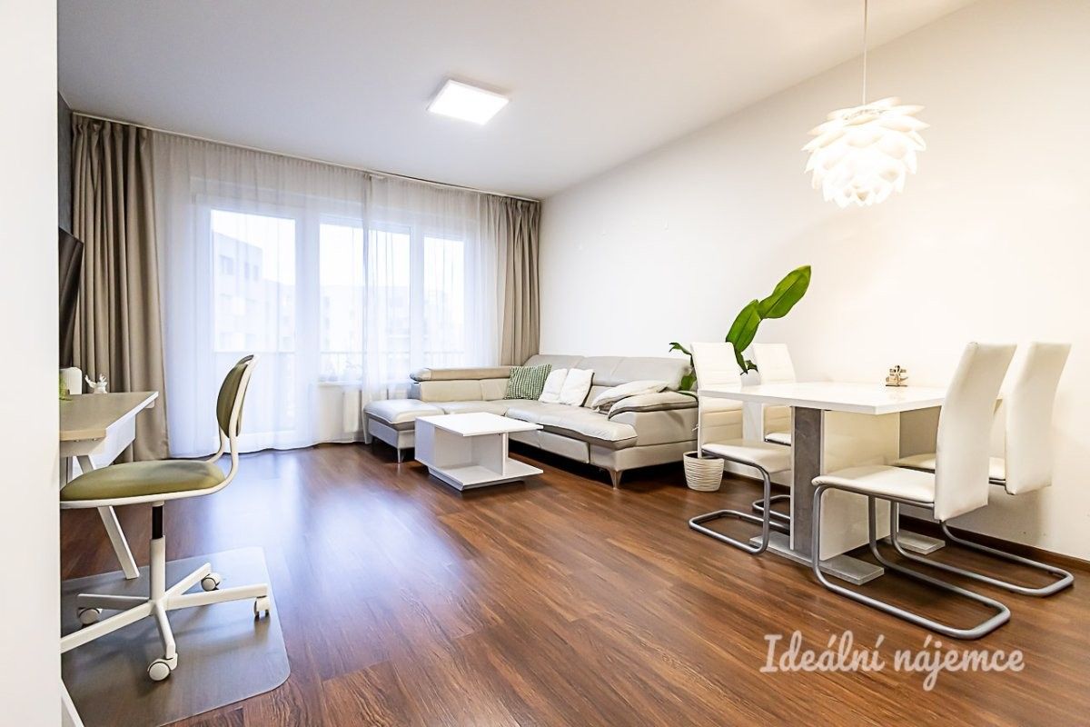 2+kk, Granitova, Praha, 53 m²