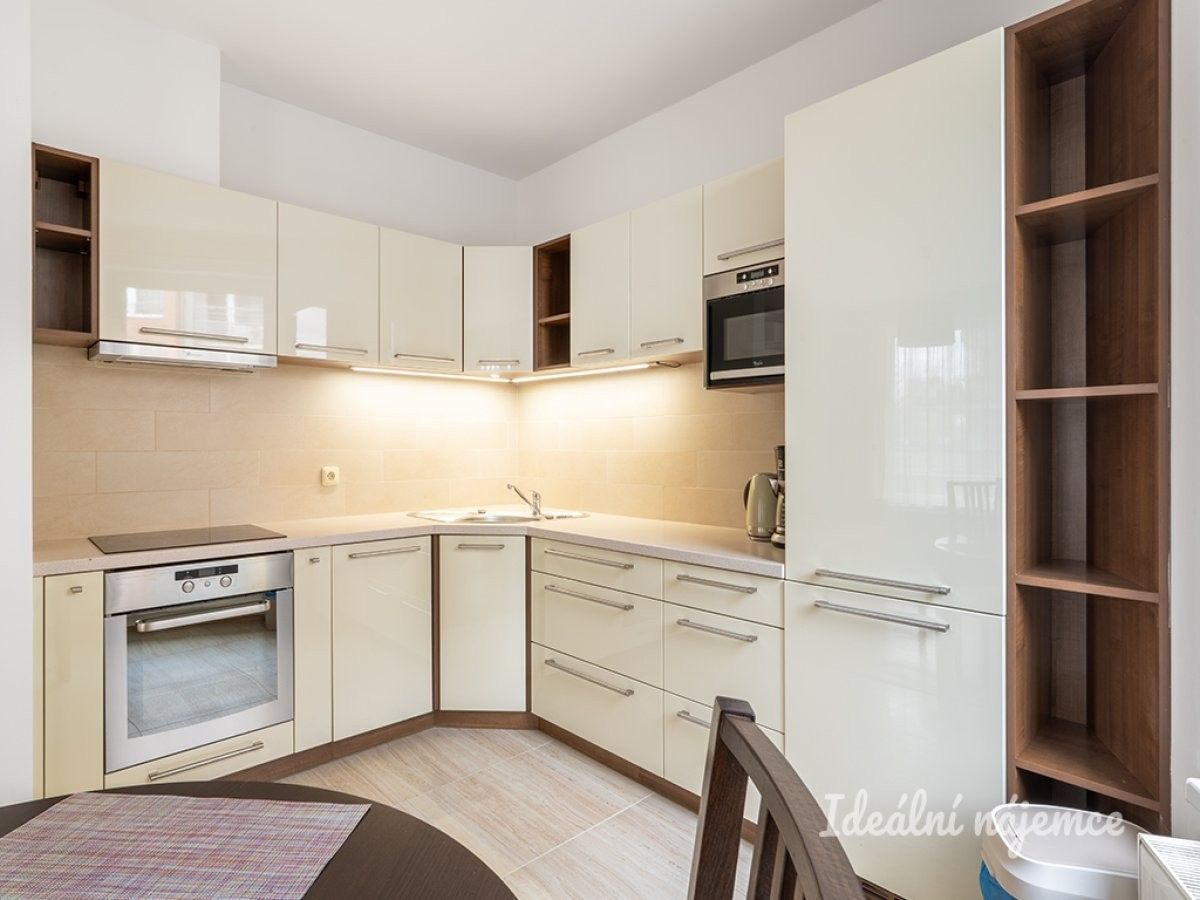 2+kk, Sazovická, Praha, 63 m²