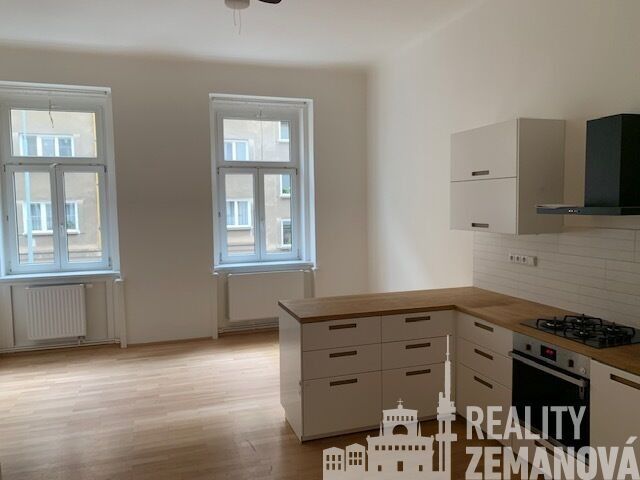 3+kk, Slezská, Praha, 73 m²