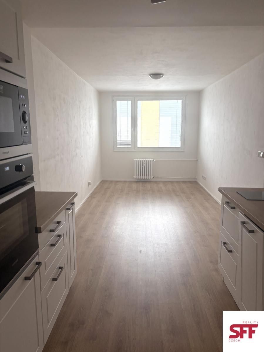 Pronájem komerční - Čenětická, Praha, 48 m²