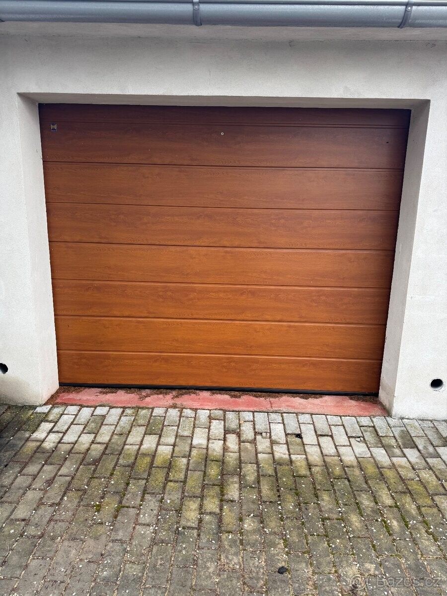 Garáže, Jemnice, 675 31