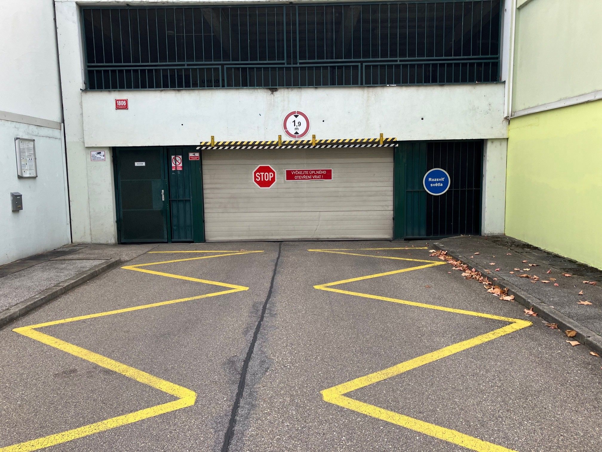 Pronájem garáž - Krčínova 1806, České Budějovice, 16 m²