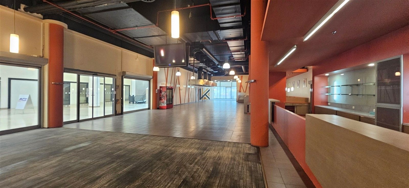 Pronájem obchodní prostory - Aviatická, Praha, 619 m²