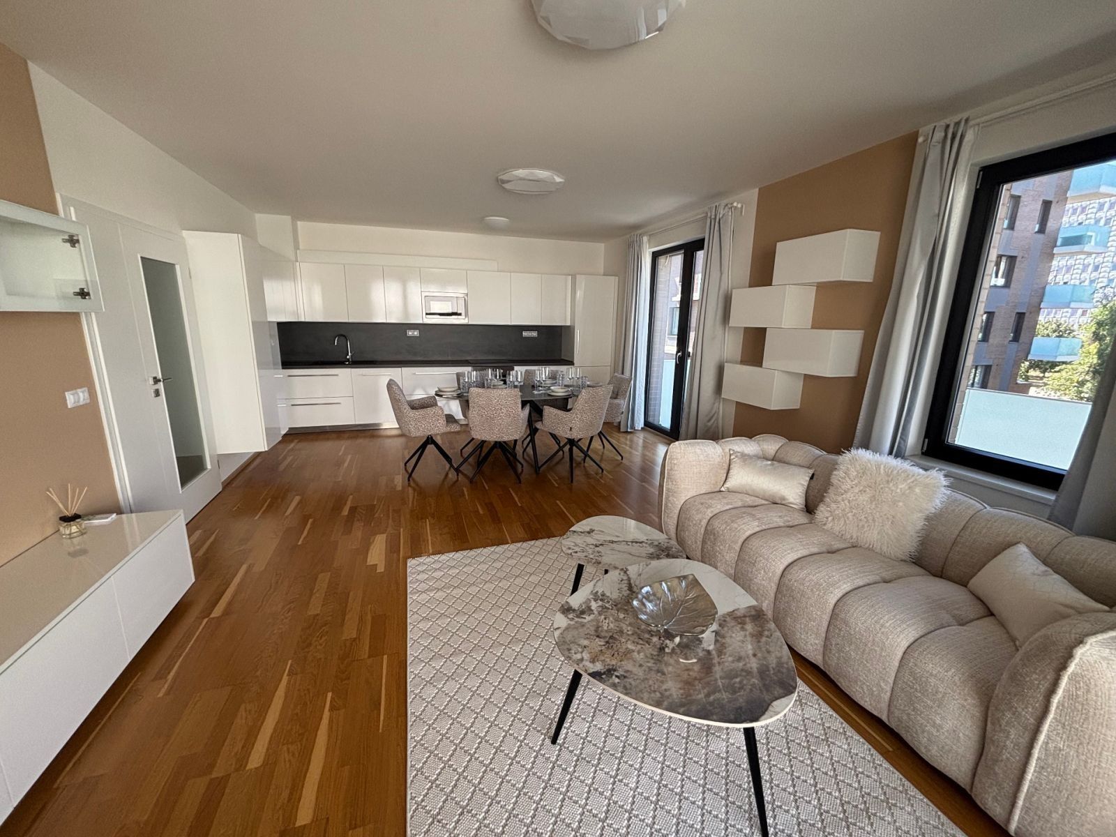 3+kk, Nekvasilova, Praha - Karlín, 86 m² - 2