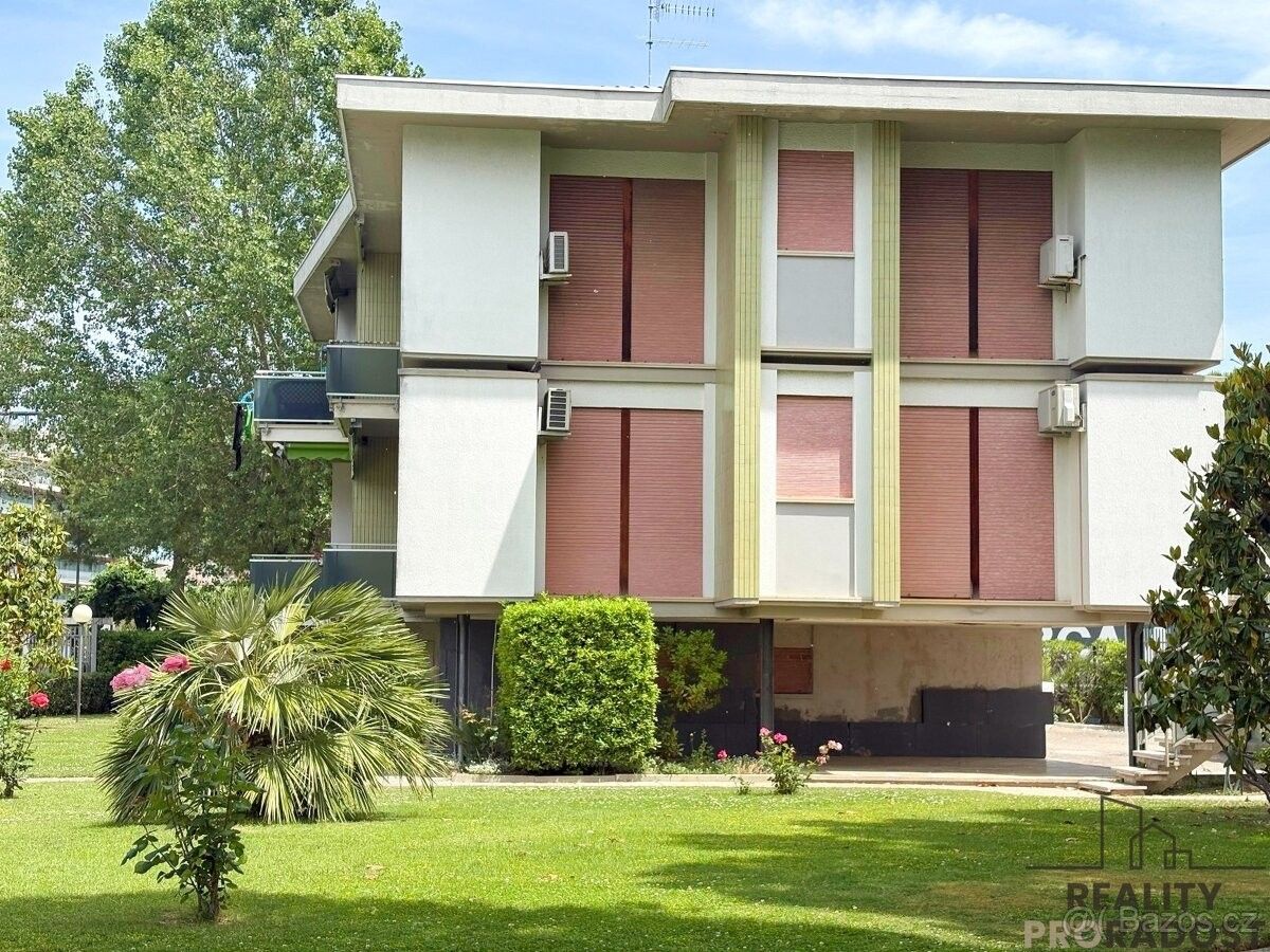 Byty, 987 66, Zahraničí