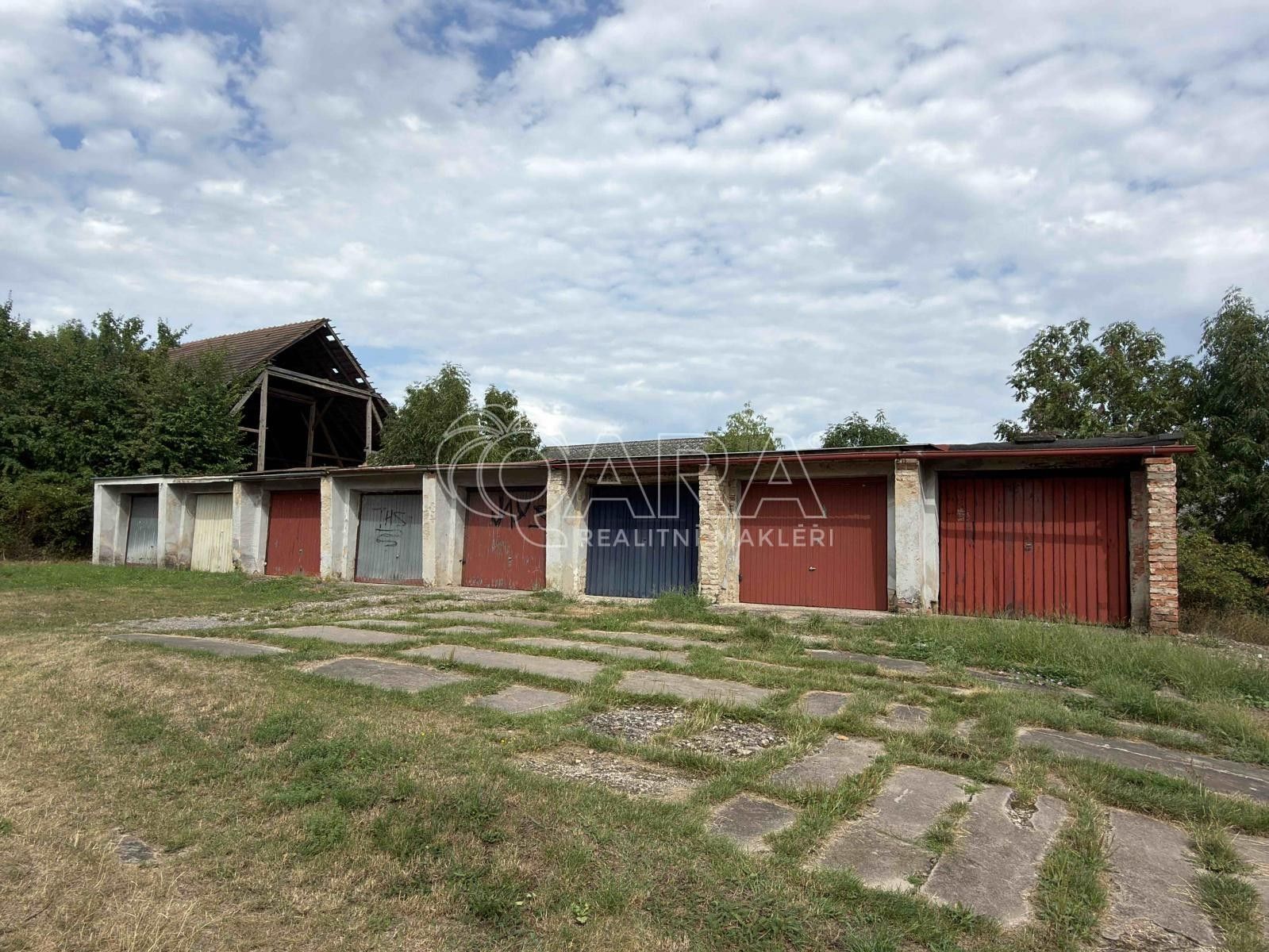 Garáže, Rychnovek, 24 m² - 1