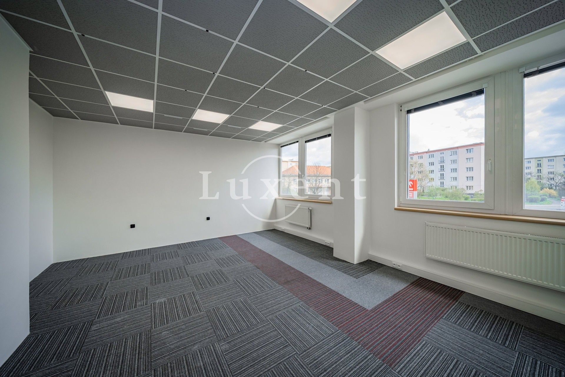 Pronájem kancelář - Průběžná, Praha, 346 m²