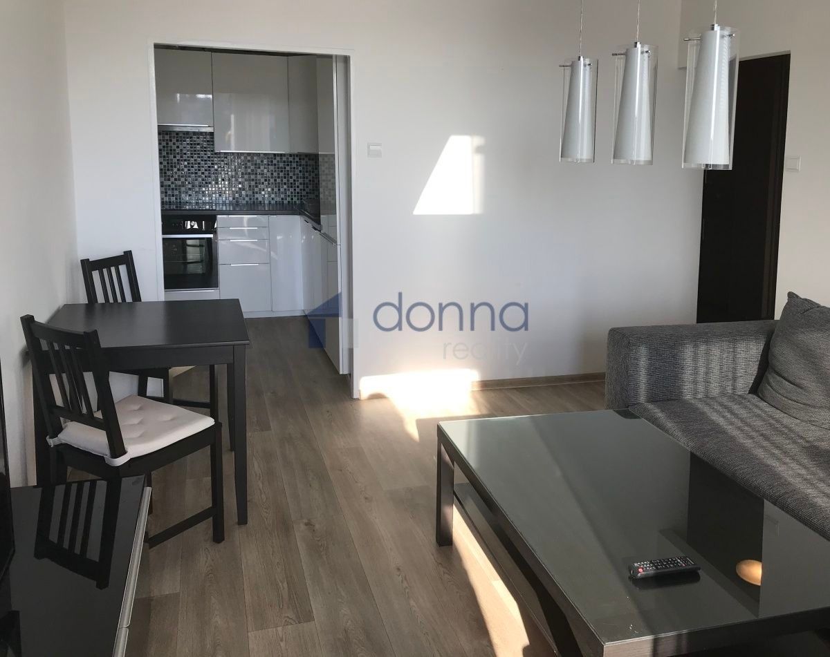 Pronájem byt 2+kk - V křovinách, Praha, 49 m²