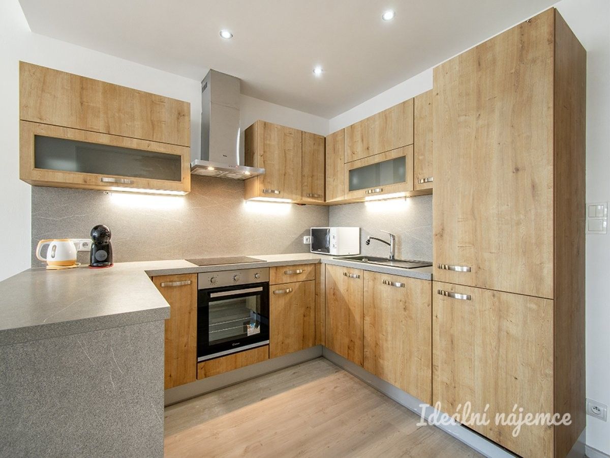 3+kk, Zakšínská, Praha, 77 m²