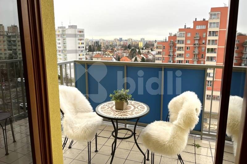 Pronájem byt 1+kk - U Kamýku, Praha, 31 m²
