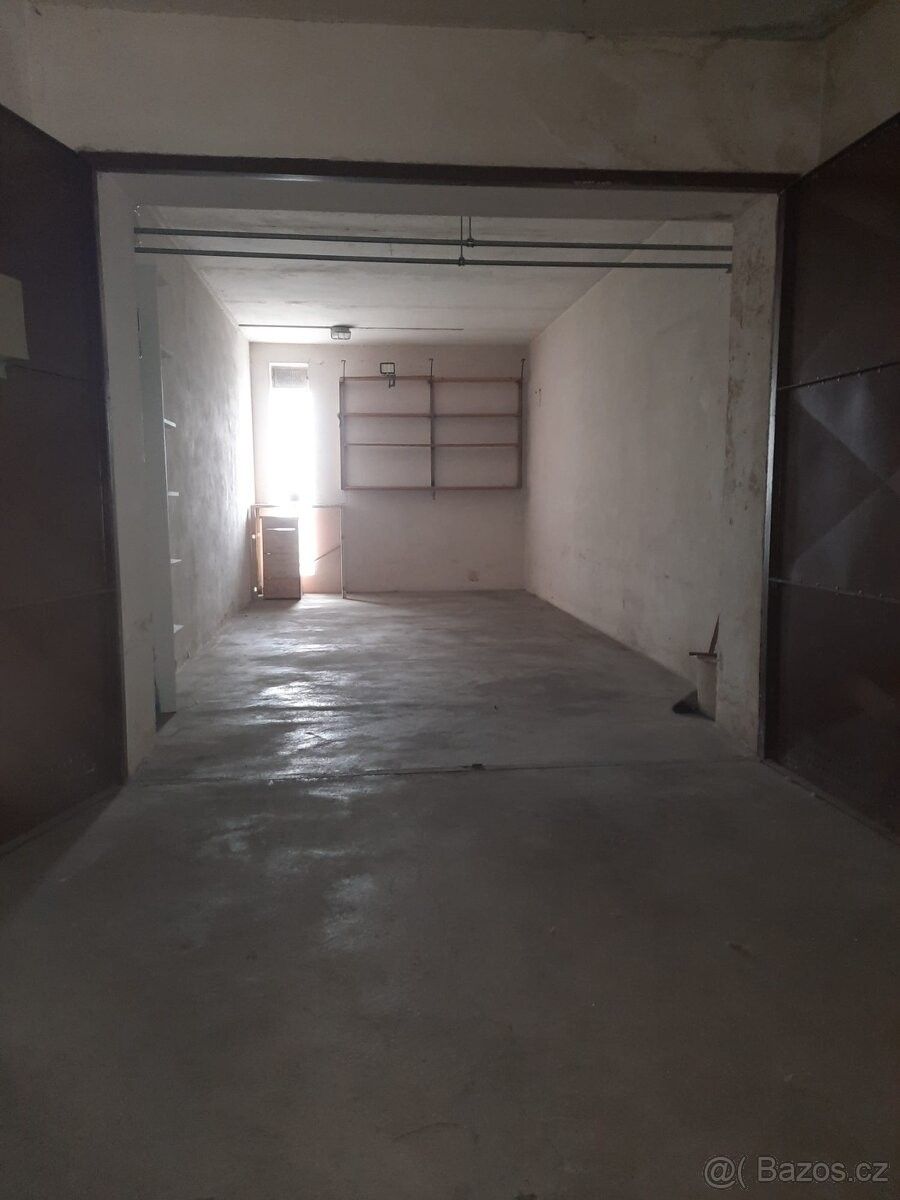 Garáže, Brno, 628 00