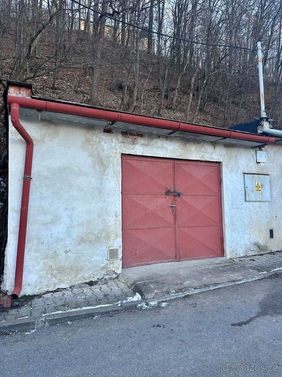 Garáže, Fulnek, 742 45