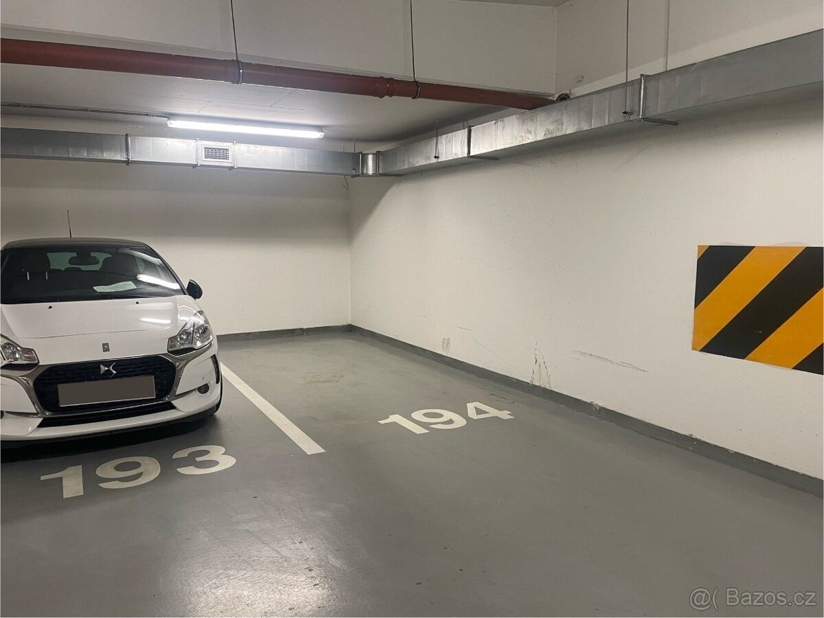 Pronájem garáž - Praha, 100 00